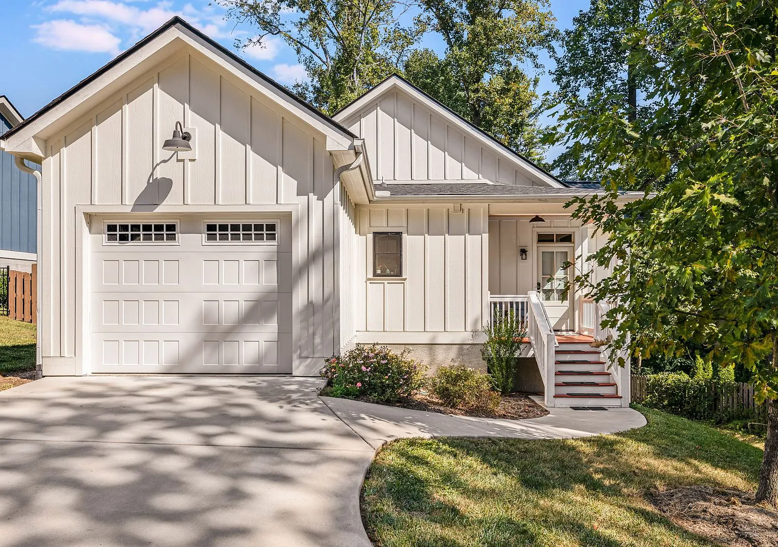 Modern 3-Bedroom Home in Rangeley Cottages — Photo 1
