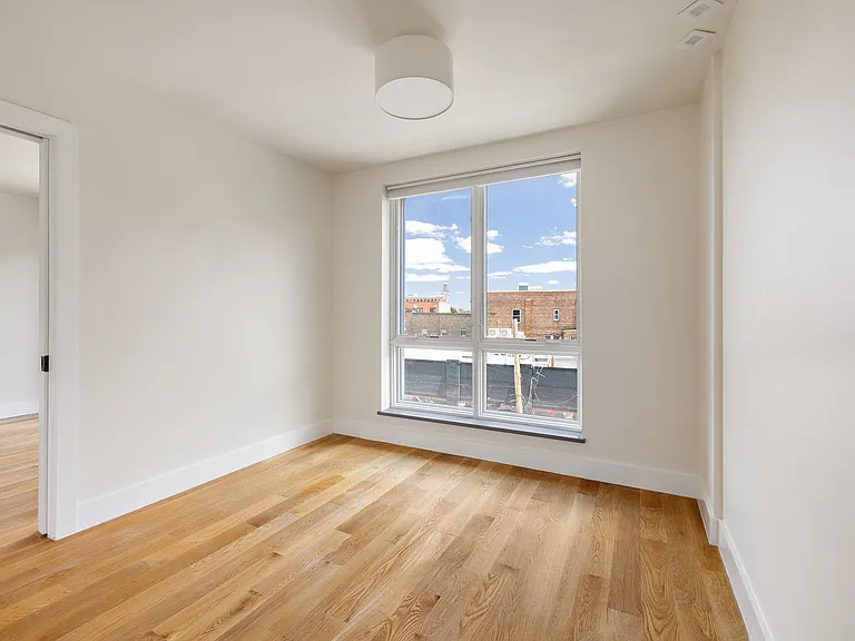 77 Kingsland Ave #4F — Photo 7