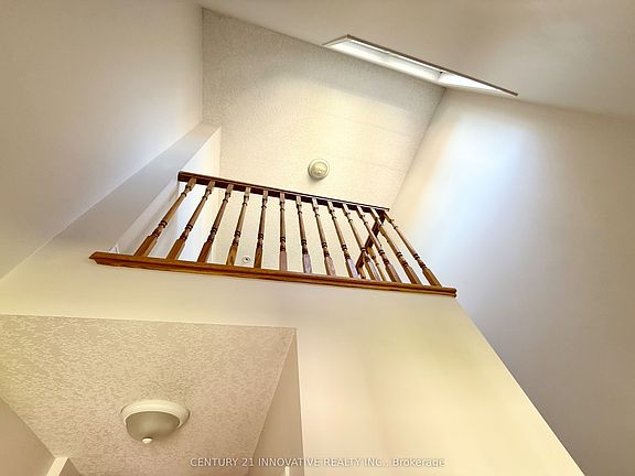 5th image of 913 Windflower Pl