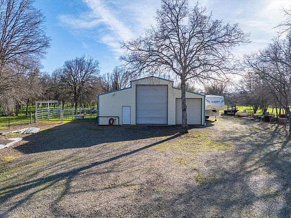 3rd image of 15525 Bowman Rd