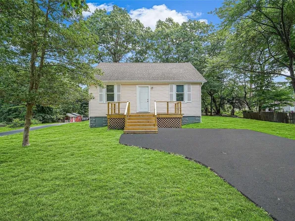 123 Gray Avenue, Medford, NY 11763