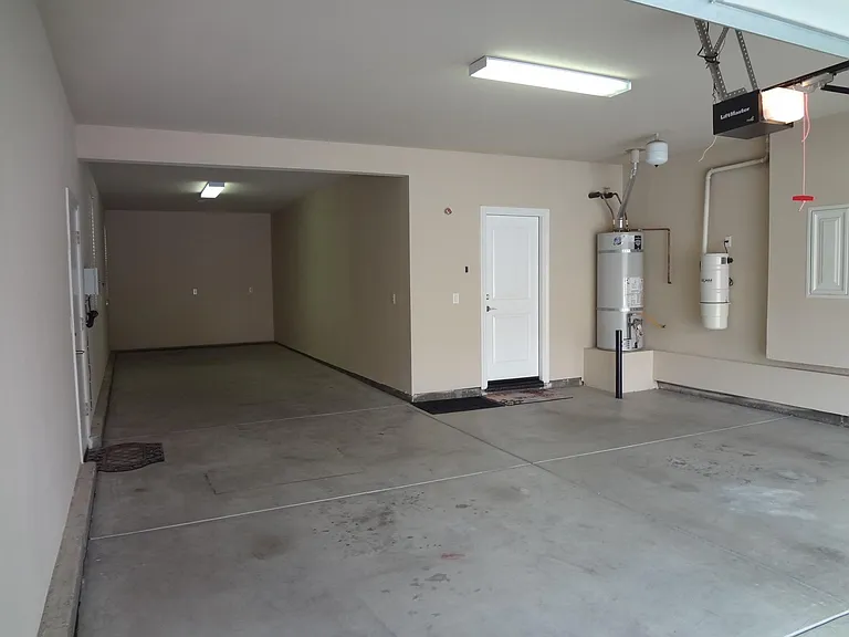 1123 Montague Ln — Photo 51