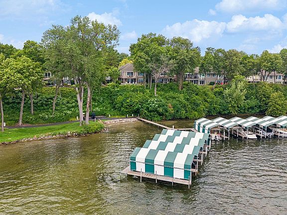 4th image of 2928 Pelican Point Cir