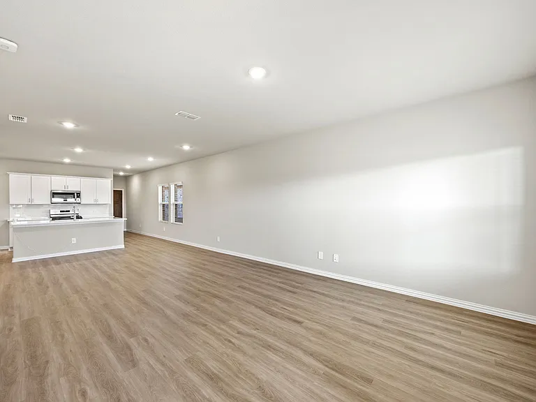 607 Clover Creek Dr — Photo 2
