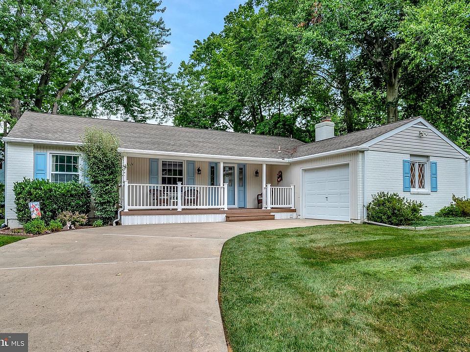 1st image of 3 Binford Ln