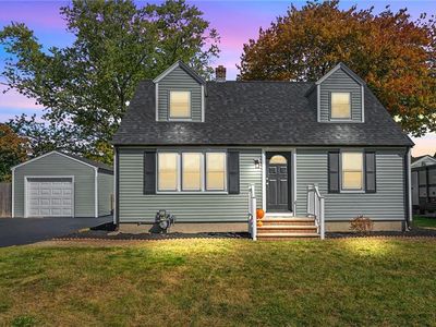 28 Ithaca St, Warwick, RI, 02889