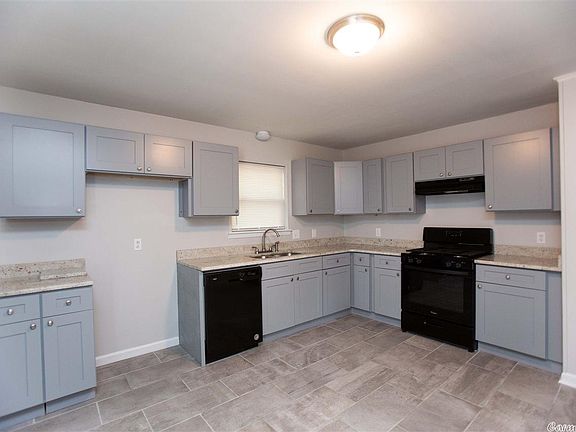 4th image of 22 Daven Ct