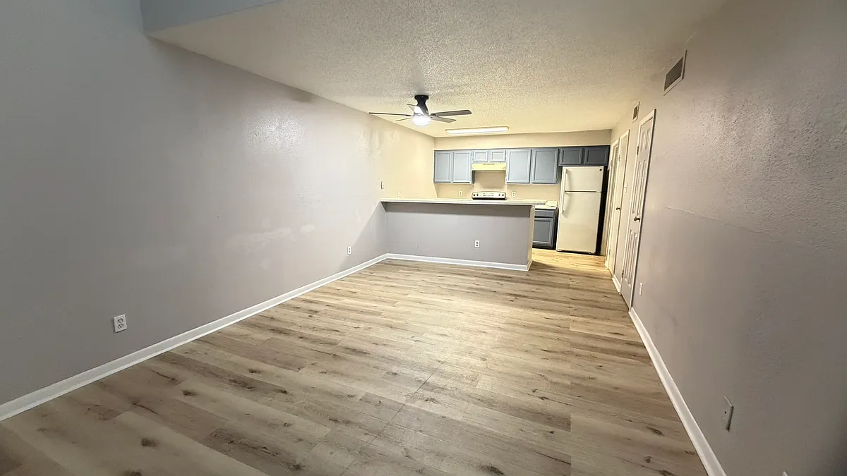 Building Photo - 10001 Westpark Dr #84
