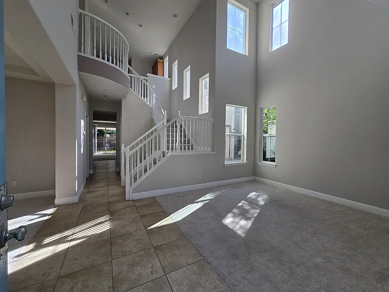 626 W La Canada Ave — Photo 8