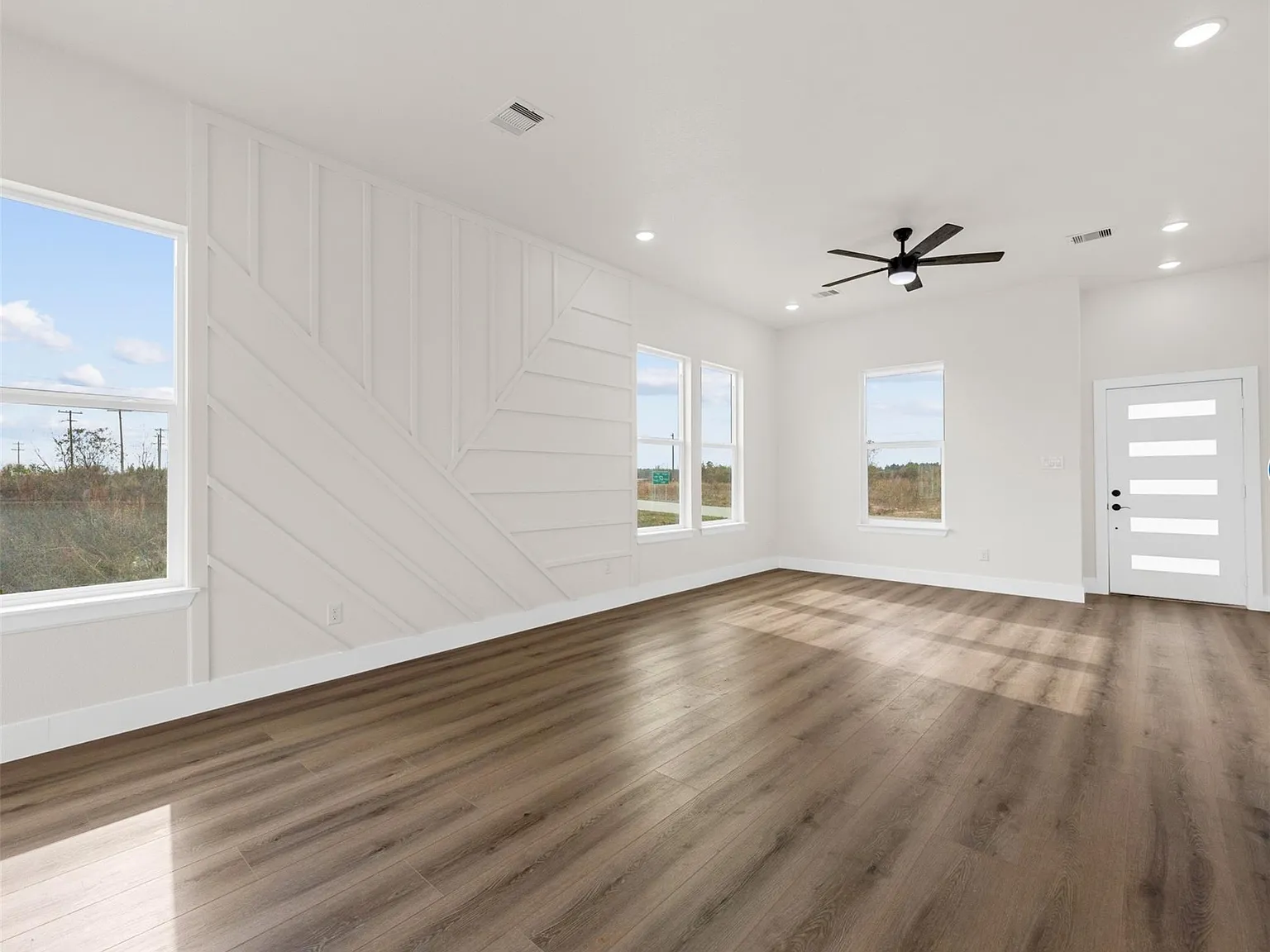 3 bed, 2.0 bath, 1374 sqft, $1,700 — Photo 4