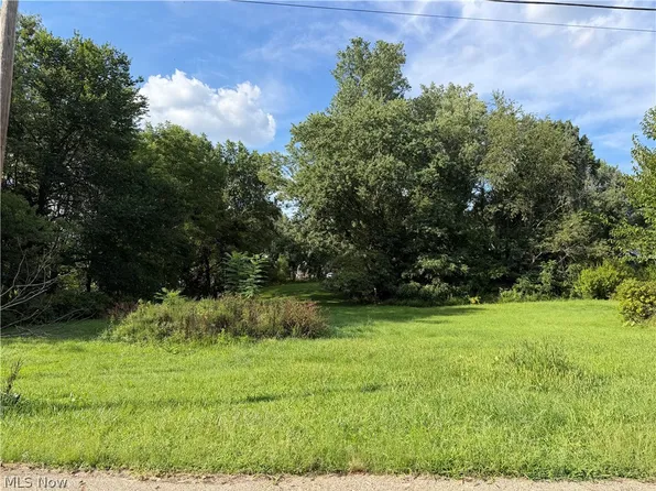6th St SE, Canton, OH 44707