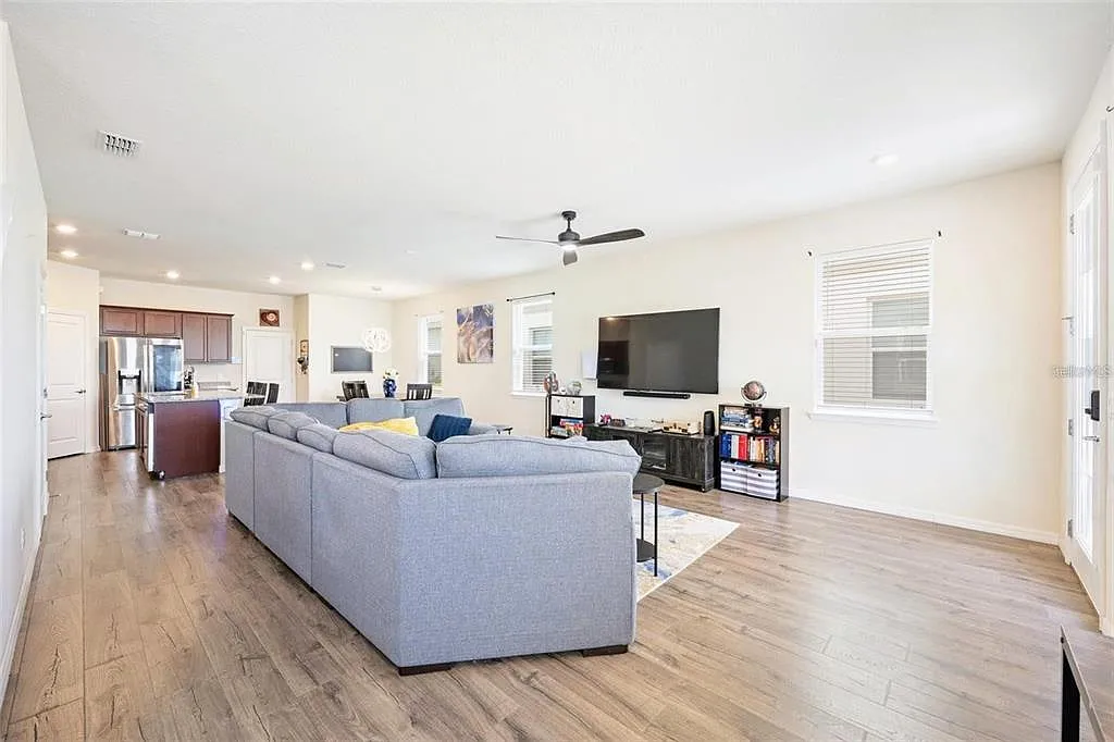 3 bed, 2.5 bath, 1748 sqft, $2,500 — Photo 4