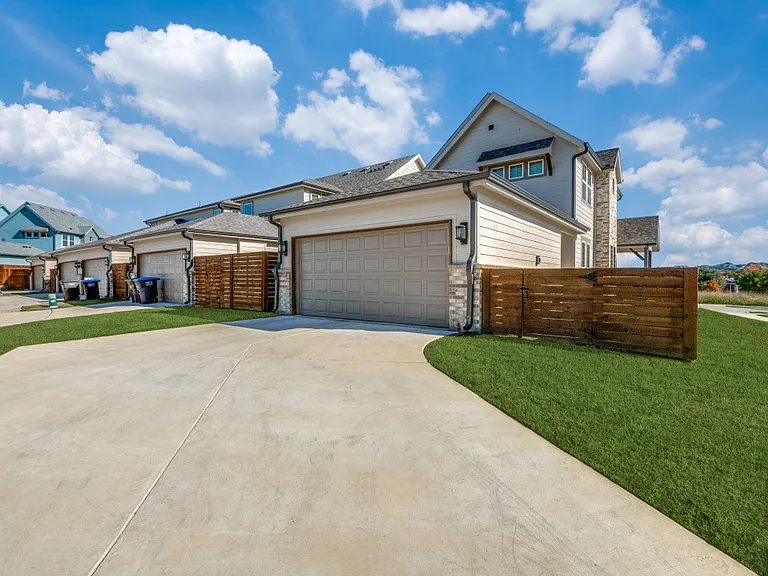 9601 Thorncrown Ln — Photo 12