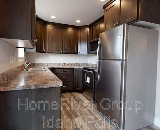 5th image of 3828 E Lorna Ave