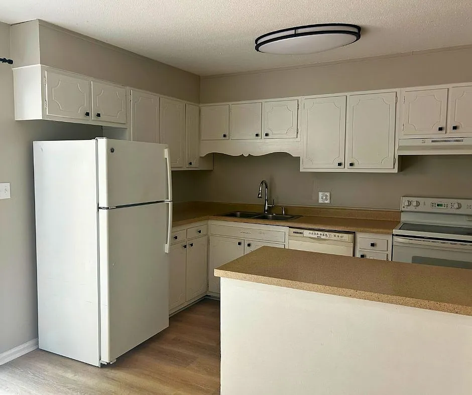 2 bed, 1.5 bath, 1120 sqft, $1,200 — Photo 4