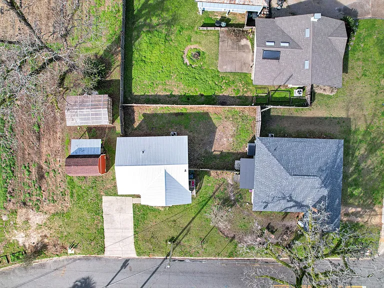 400 W 6th Ave — Photo 5