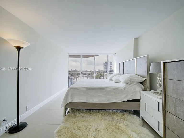 7601 E Treasure Dr #703 — Photo 2