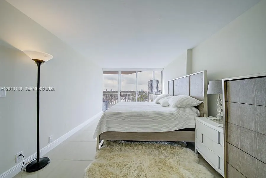 Building Photo - 7601 E Treasure Dr #703