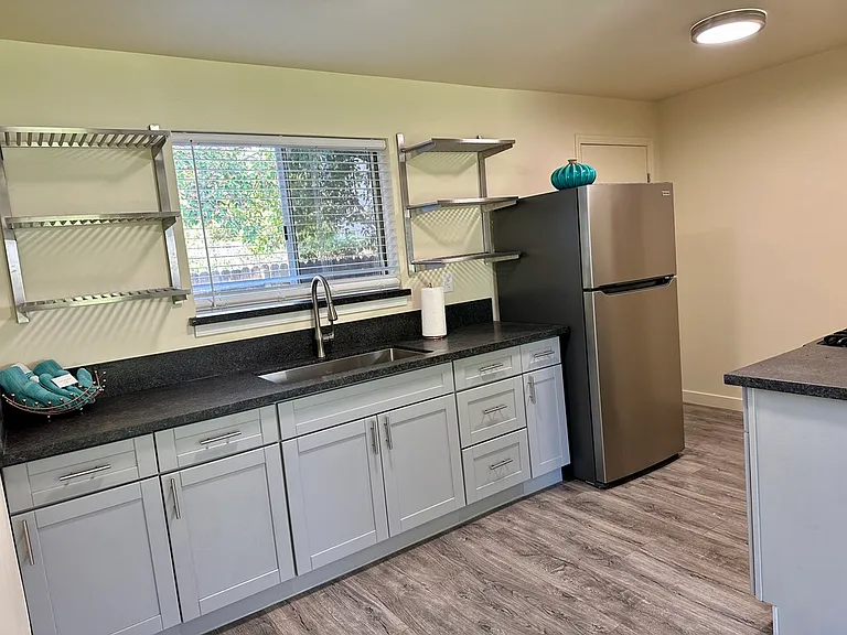 763 Hayes Ave #11 — Photo 2