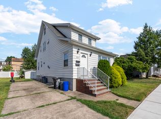 322 3rd St #1, Saddle Brook, NJ 07663