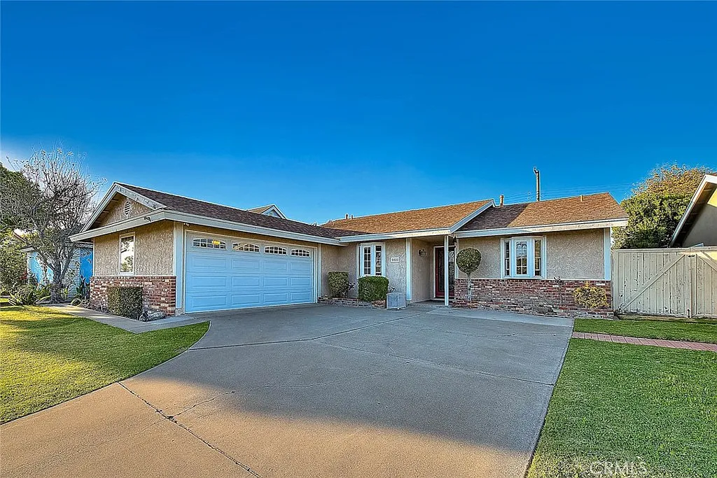 5541 Stanford Ave photo 1