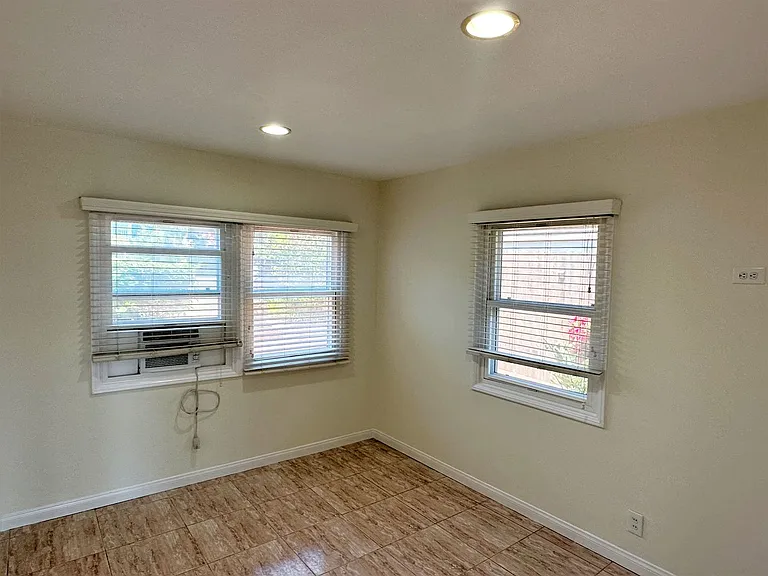 7410 Earldom Ave — Photo 5