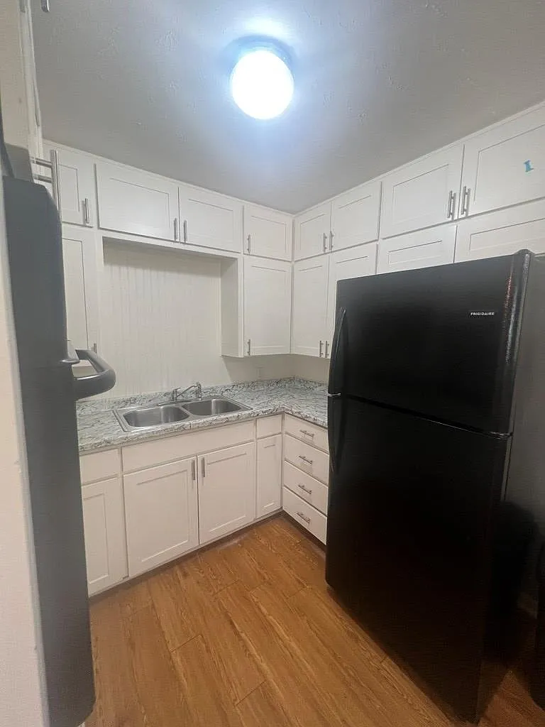 3 bed, 1.0 bath, 1300 sqft, $1,500 — Photo 4