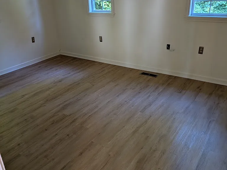 4250 Clemson Blvd — Photo 4