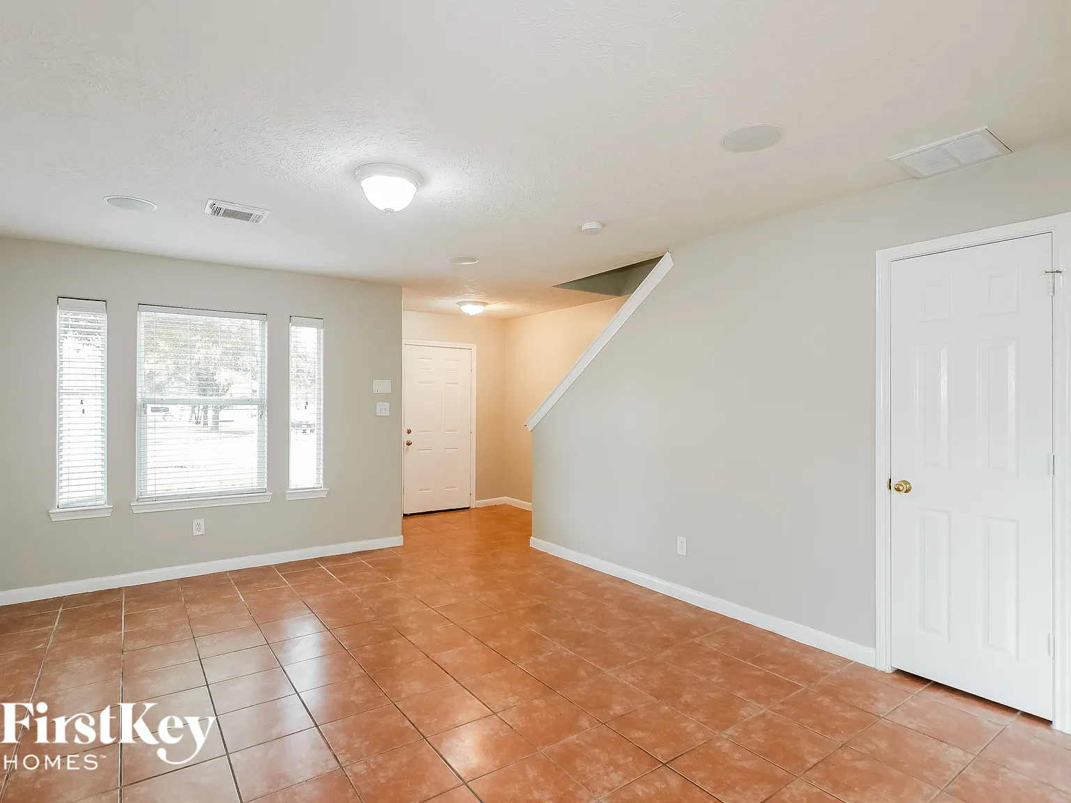 3 bed, 2.5 bath, 1652 sqft, $2,105 — Photo 3