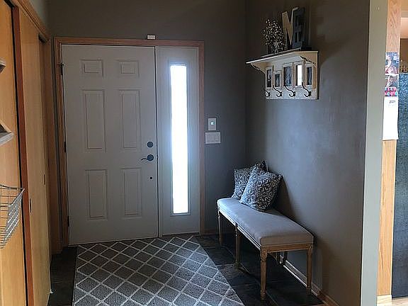 5th image of 1048 Mary Pl NE