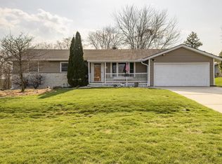 W185N8995 Saint James Dr, Menomonee Falls, WI