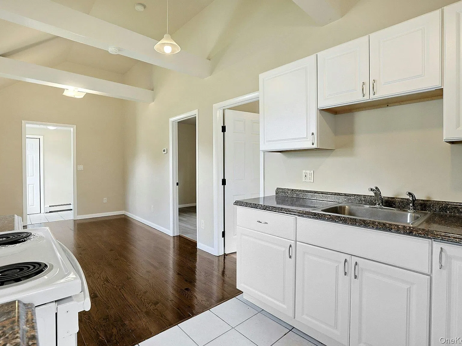 3 bed, 1.0 bath, 950 sqft, $2,650 — Photo 4