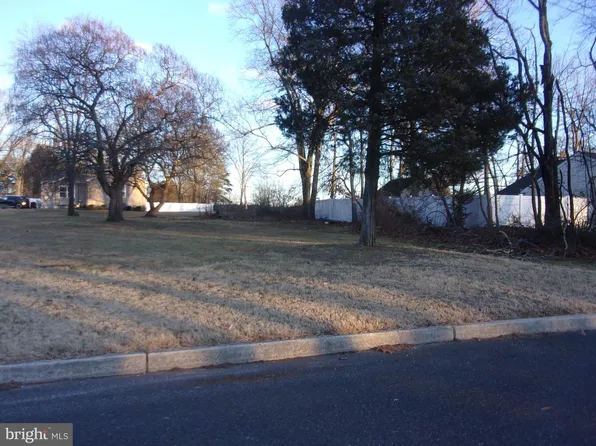 405 Oak Ave, West Berlin, NJ 08091