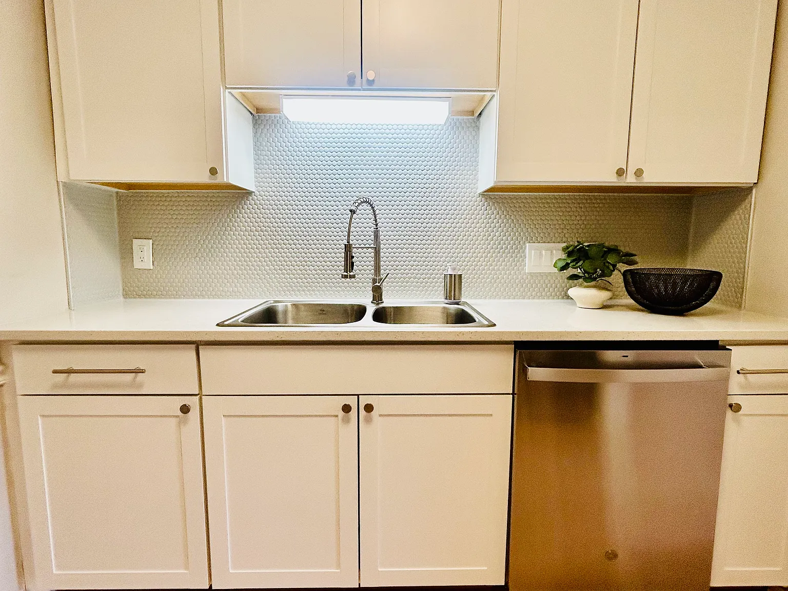 3 bed, 2.5 bath, 1520 sqft, $2,050 — Photo 2