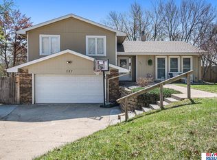 327 N 153rd Cir, Omaha, NE 68154