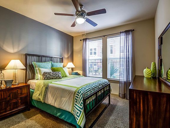 5th image of 3892 Hulen St #232