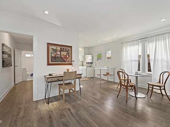 3rd image of 1207 N Citrus Ave #1209
