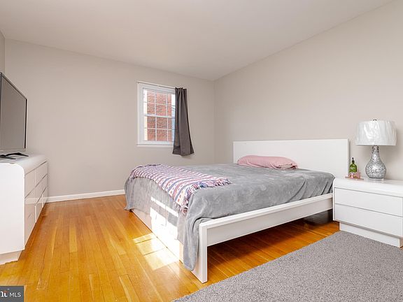 5th image of 1622 Honeysuckle Dr