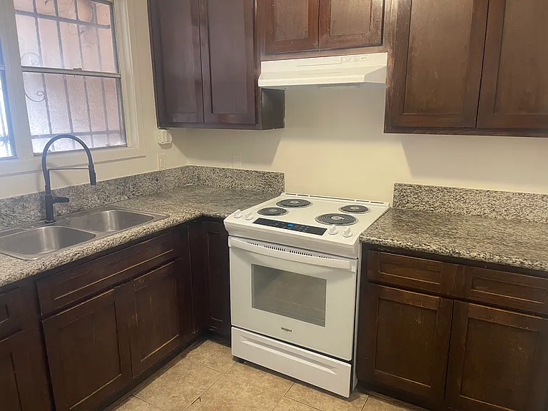 201 S Rampart Blvd #A — Photo 7