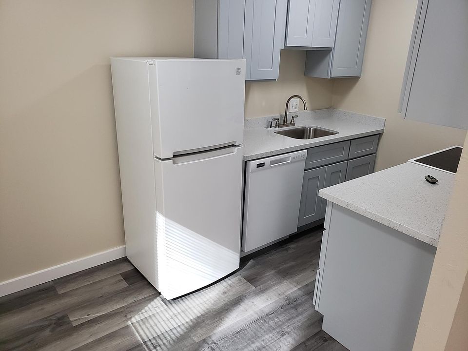 1st image of 685 Menker Ave APT 1