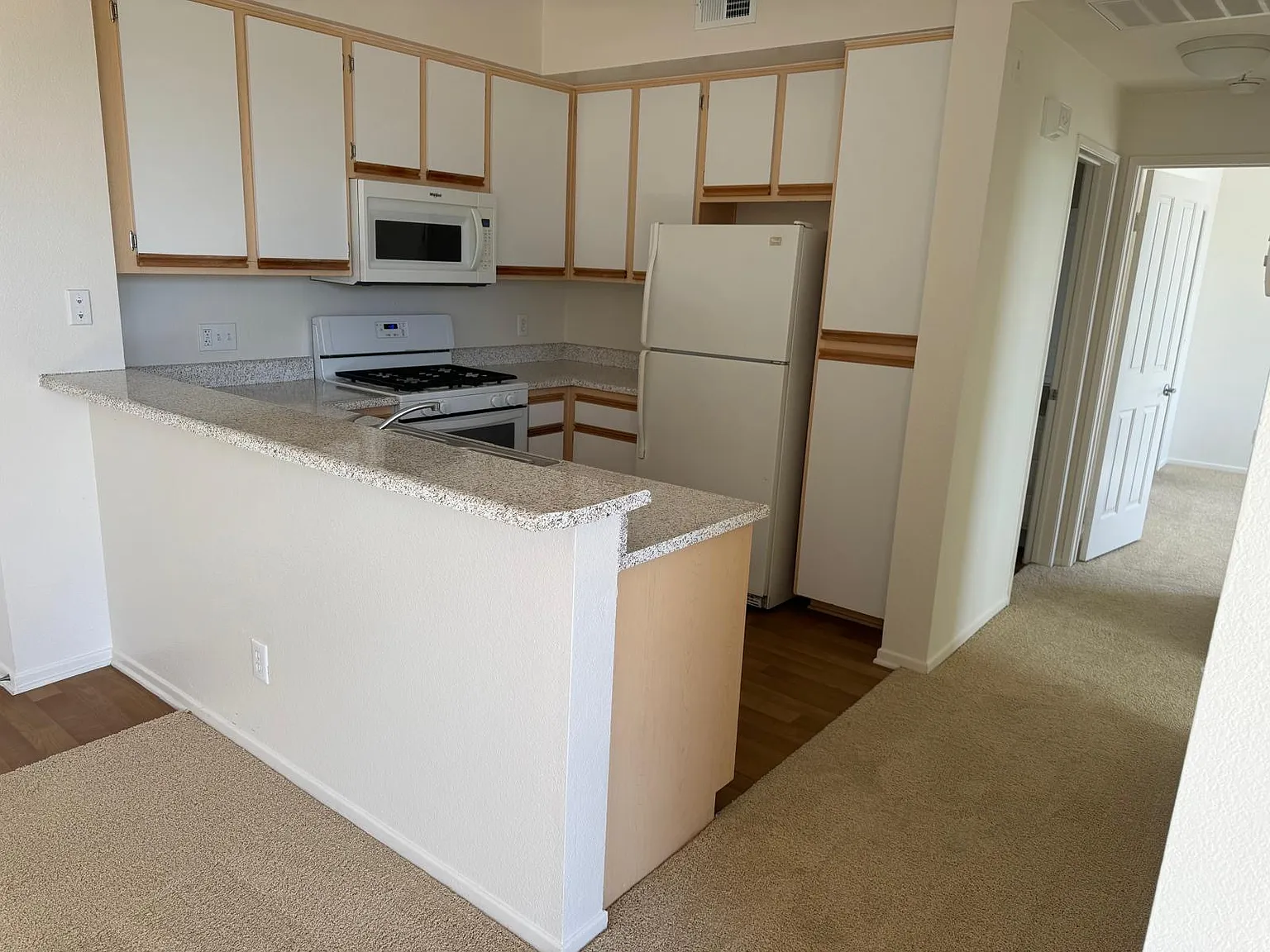 2 bed, 923 sqft, $3,225 — Photo 4