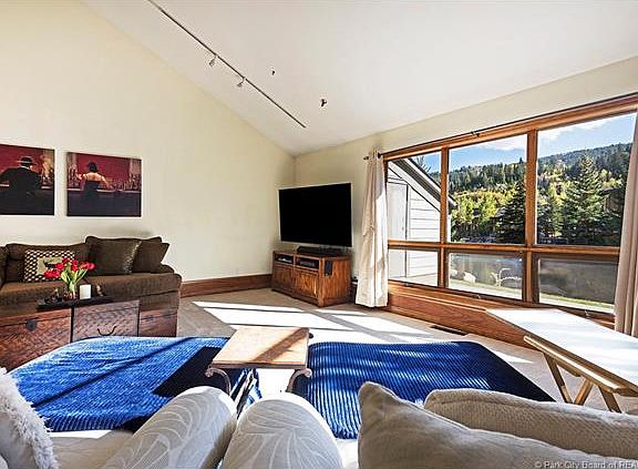 2nd image of 1416 Deer Valley Dr N