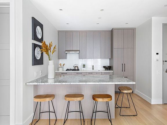 4th image of 147 Ludlow St #4A