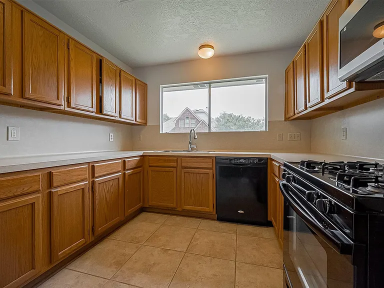 3007 Cloverdale Dr — Photo 8