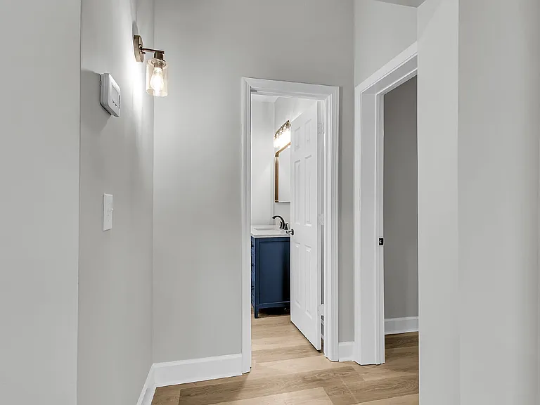 828 W 48th St — Photo 19