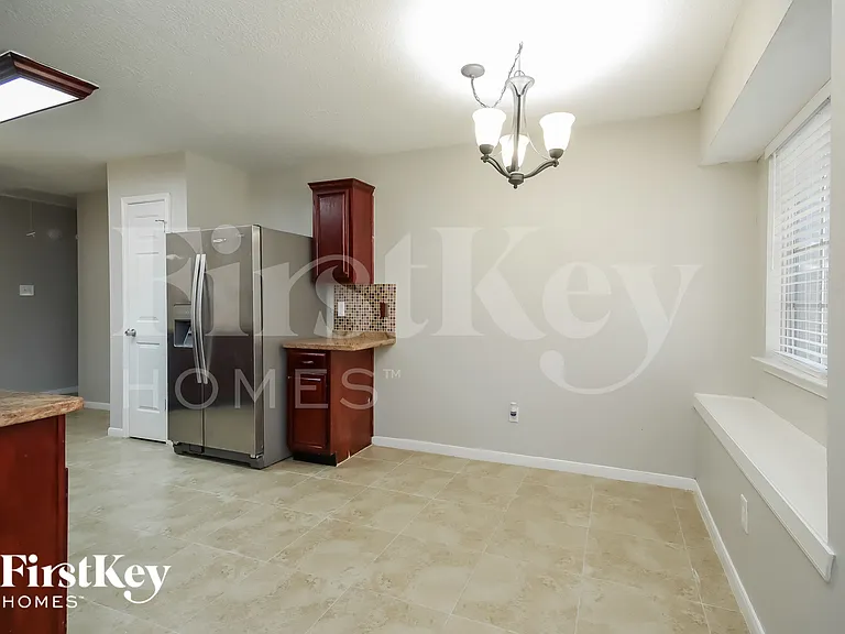 2210 Dublin Dr — Photo 4