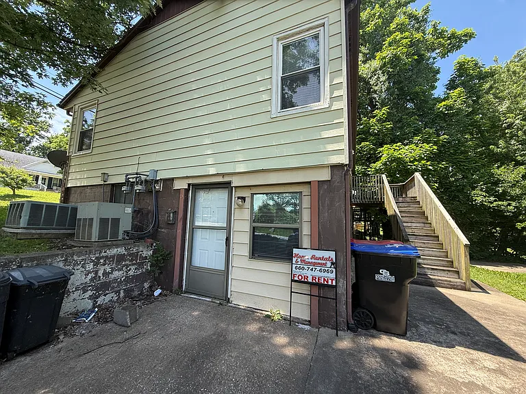 415 1/2 Anderson St — Photo 2