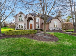 2562 Sequoia Ct, Bloomfield Hills, MI 48304
