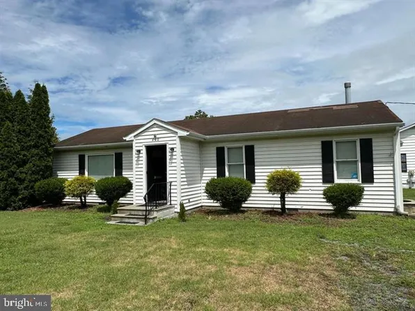 3 Delaware Ave, Delmar, DE 19940