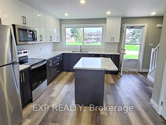 3rd image of 44 Berkley Dr #162